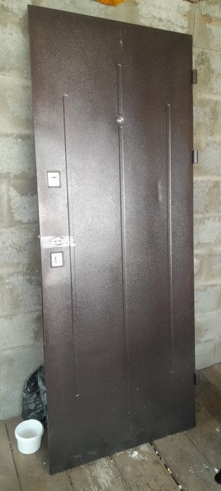 Продам входную дверь