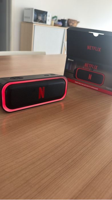 Boxa portabila Netflix