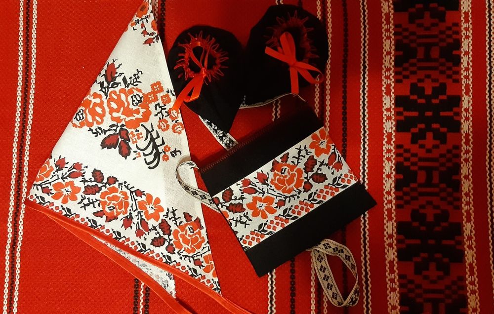 Costum popular pentru serbare sau ședințe foto.