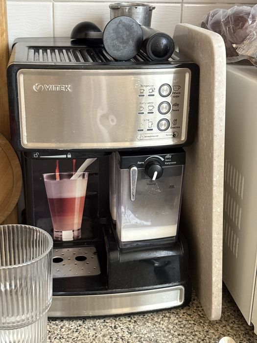 Продам Кофемашину Vitek