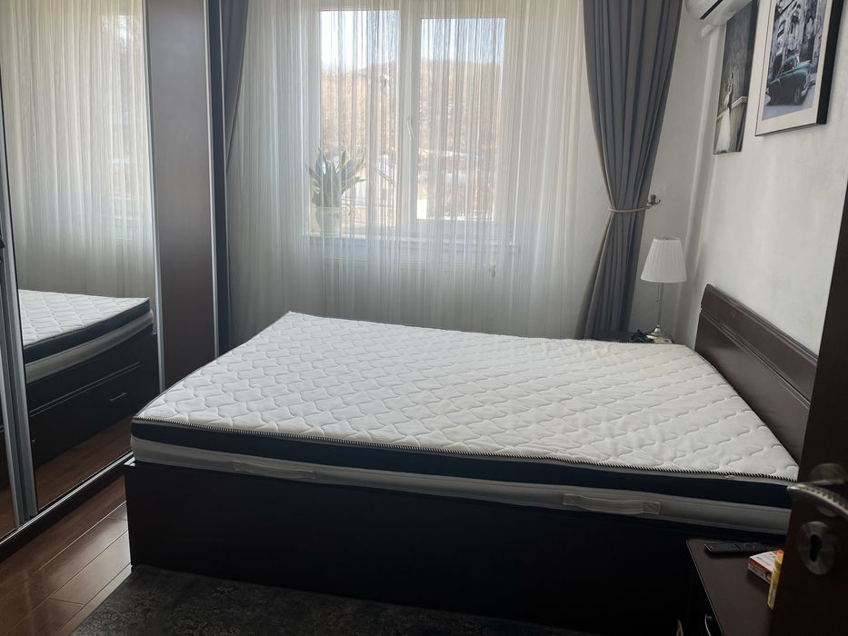 Pat dormitor cu saltea , stare  f buna 140 cu 200,intretinut .