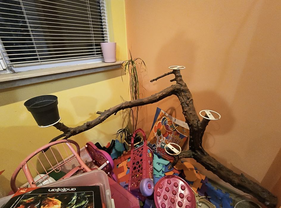 Цветарник/стойка за цветя/дърво