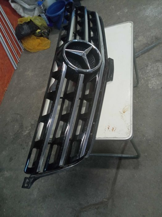 Оригинална решетка за Мерцедес МЛ 166  220 лева