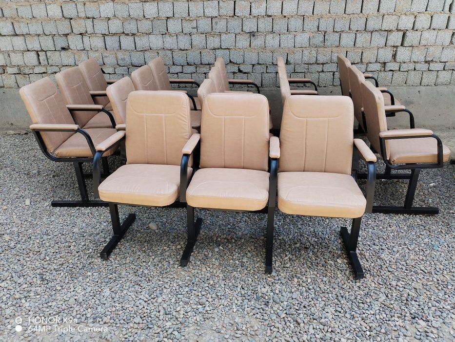 Tyatralniy kreslo aktiv zal uchun