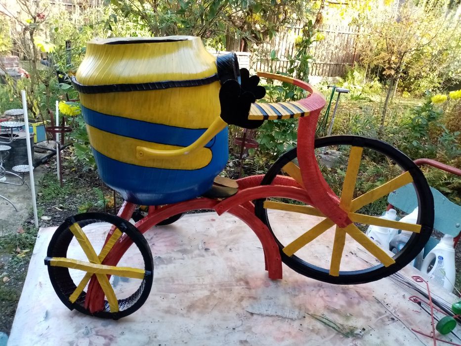 NOU! MINIONI,Căpitan America,Superman,Batman,pe tricicleta, unicate.