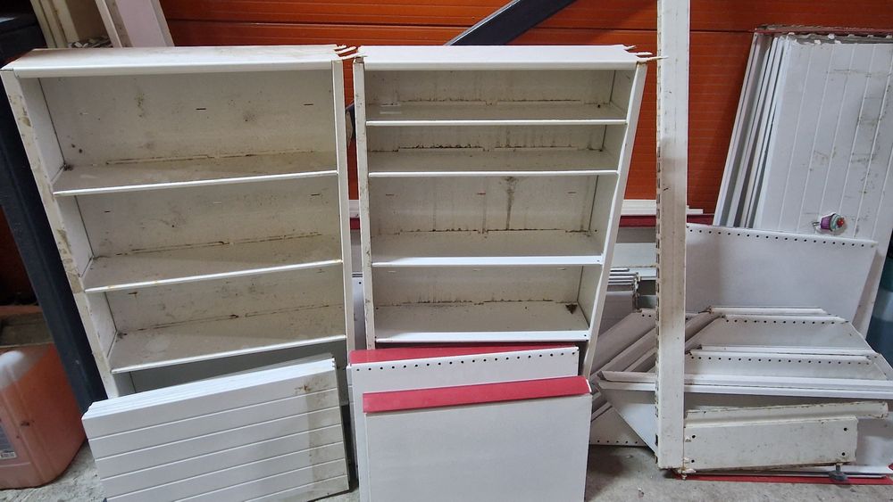 Продам столб и металлический стеллаж