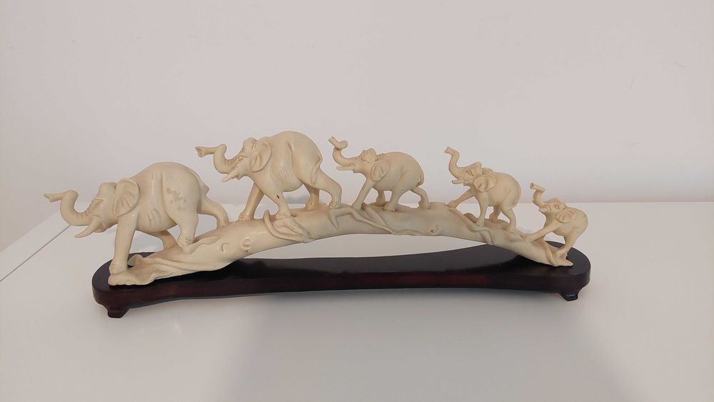 Decoratiuni interior - Elefanti si sabie dinozaur