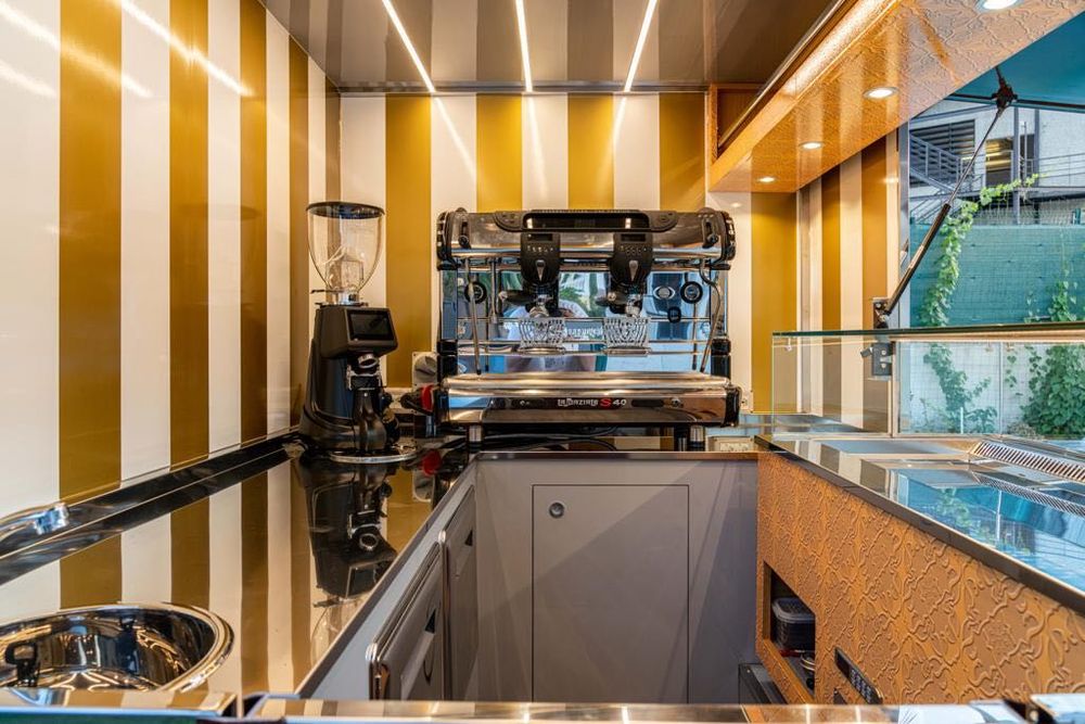 Triporteur Ape Piaggio café