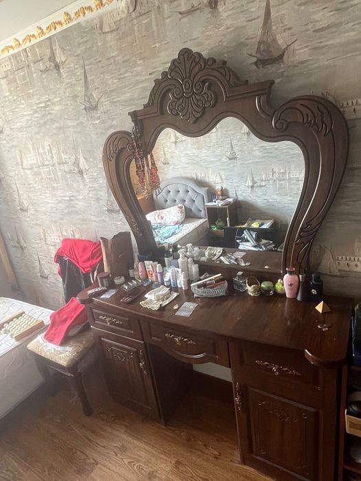 Комод с зеркалом