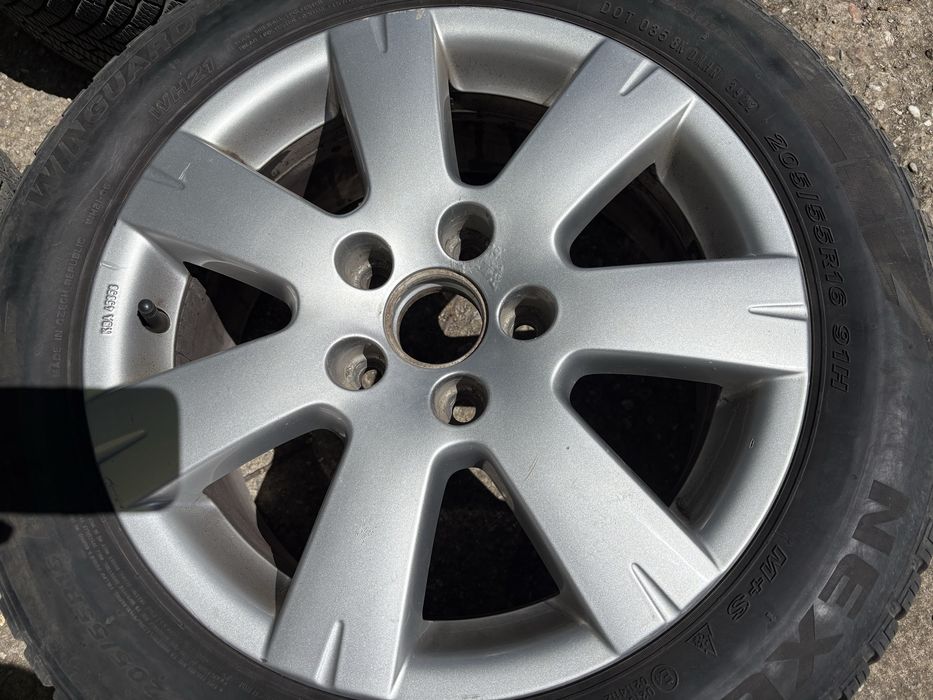 Продавам 16" лети джанти със зимни гуми за VAG - 205/55R16 DOT 3922 5х112 ET42