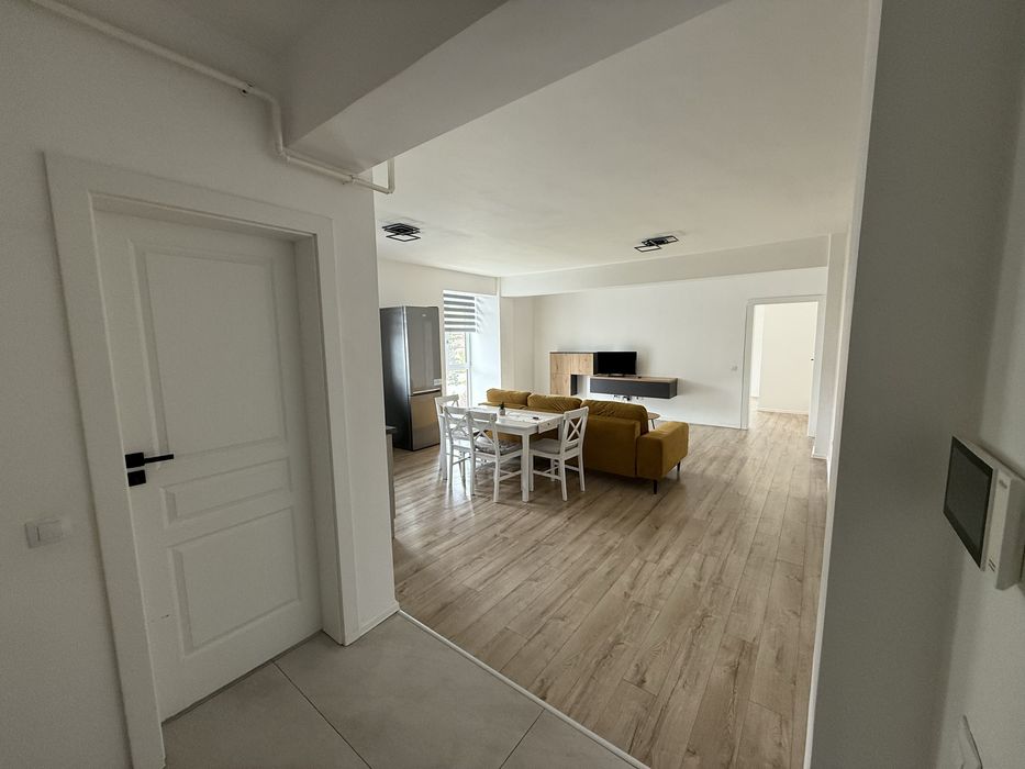 Inchiriez apartament 2 camere Bulevard