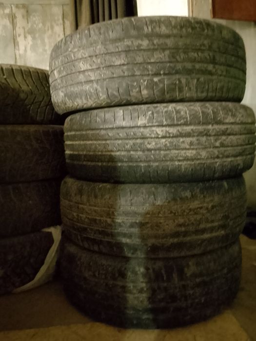 Продам комплект резины на 18