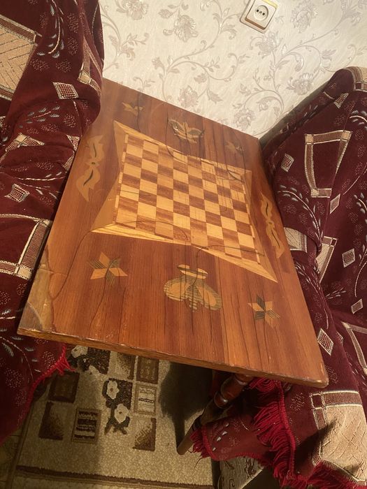 Столик шахматный