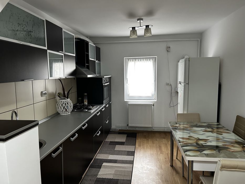 Inchiriez apartament 2 camere etaj 1 , Zona episcopie