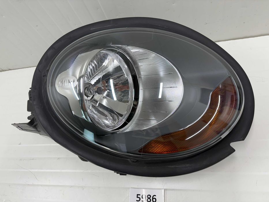 Десен фар Н7 Мини Купър Ф54 Ф55 Ф56 Ф57 с жълт мигач