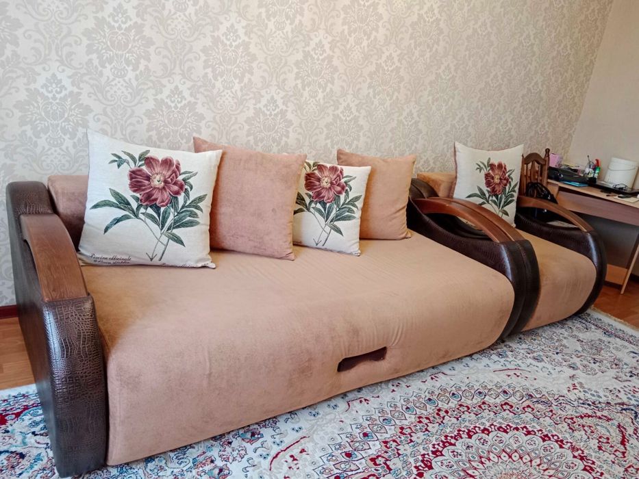 Диван с креслом