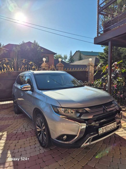 Mitsubishi Outlander 2020 г