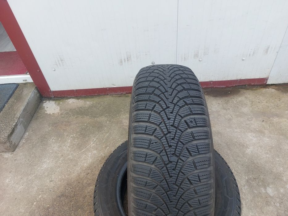 125 lei bucata! Doua anvelope M+S/IARNA 205 60 16 Goodyear! 7 mm