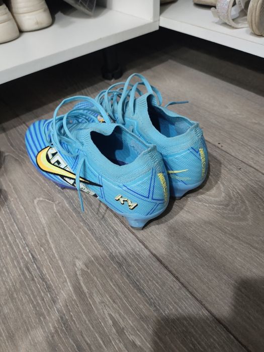 продам футбольные бутсы 36 размер