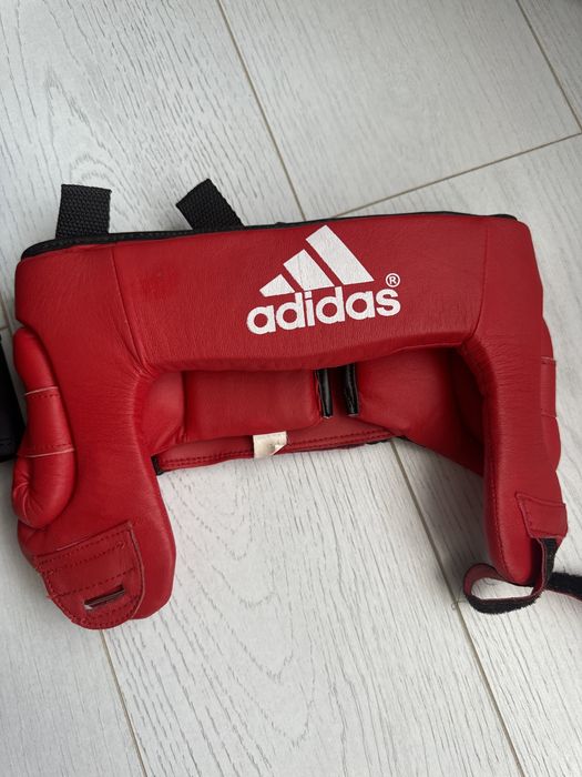 Продам боксерские перчатки вместе с шлемом