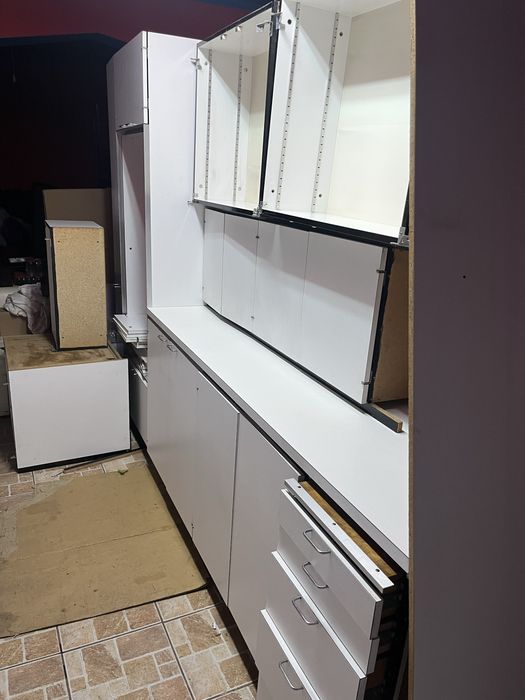 Vand mobila de bucatarie