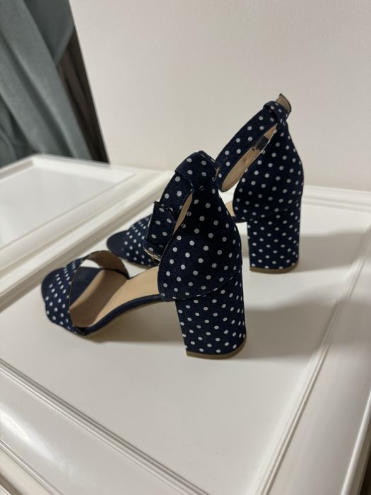 Сандали на среден дебел ток размер 36