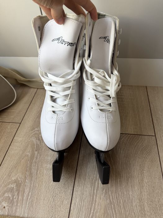 Продам белые коньки