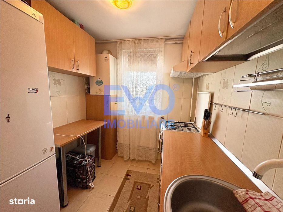 Apartament cu 2 camere, semidecomandat, complet mobilat, zona Canta