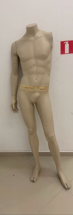 Манекен с дефект