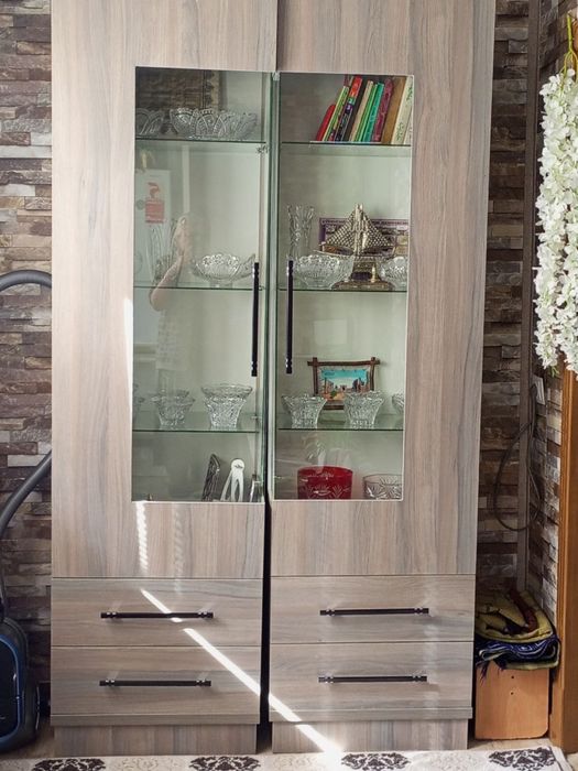 Мебель для зала тумбочка и шкаф