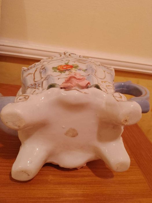 Два порцеланови чайника "Каляска" и "Къща"