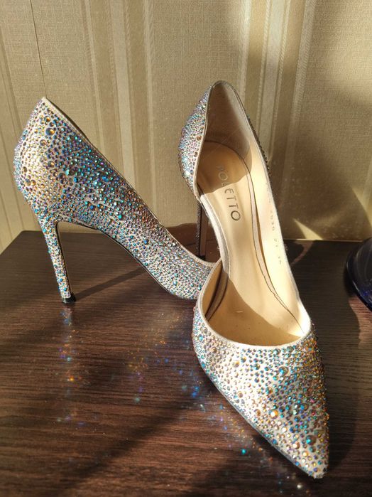 Туфли со стразами р. 35-36