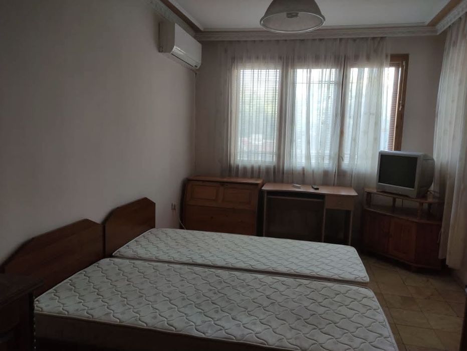 Давам под наем двустаен апартамент в нова кооперация