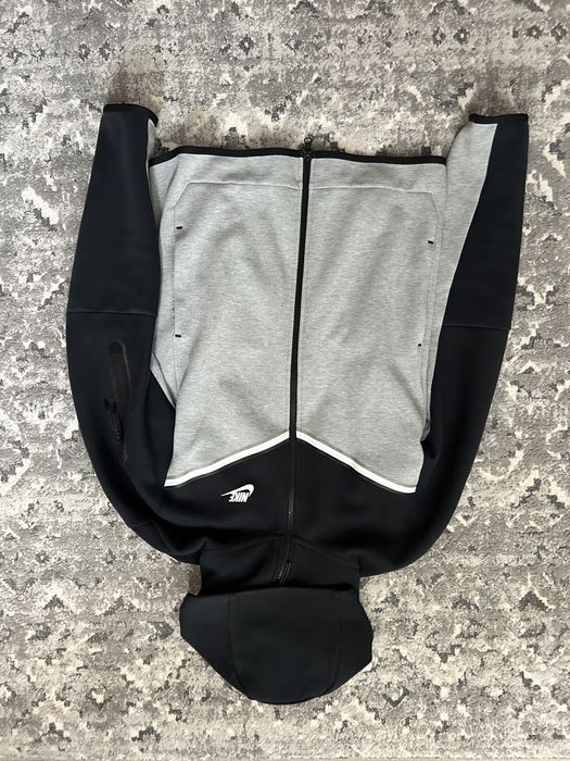 Nike Tech.