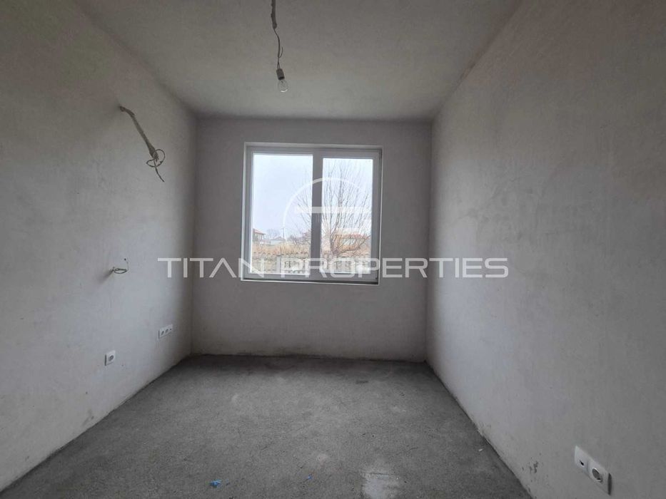 Двуетажна къща в Коматево