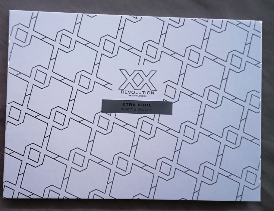 Палитра сенки Revolution Beauty London XX Xtra Nude