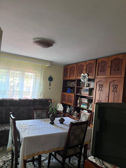 Casa si teren de vanzare Albota. Casa are 93 mp si curtea 1428mp. Gradina are 1452mp.