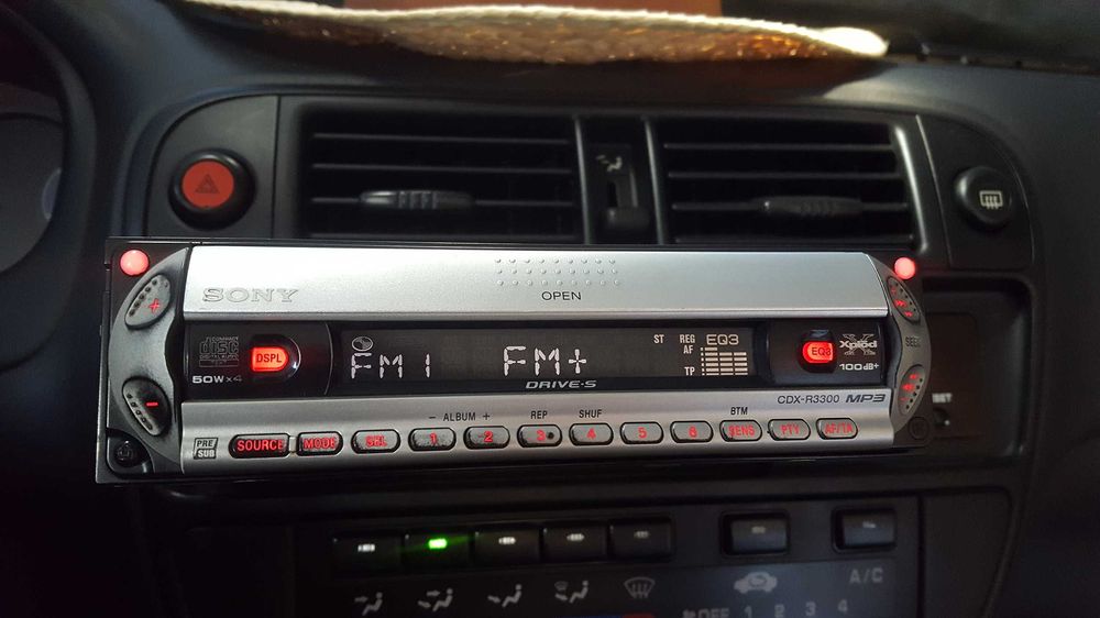 Sony CDX-R3300 радио и CD плеър