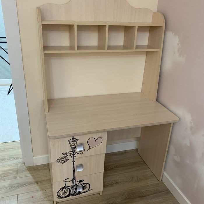 Продам детский письменный стол