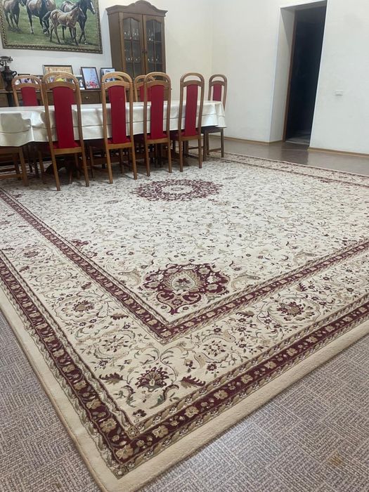 Шелковый ковер в гостиную