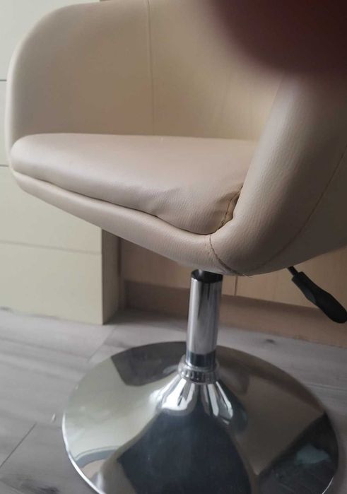 Scaun cu spătar picior rotativ piele ecologica rezistenta