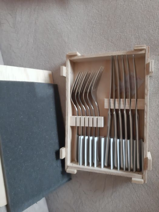 Прибори за месо и стек