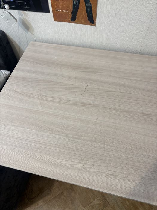 Стол zeta в светлом цвете