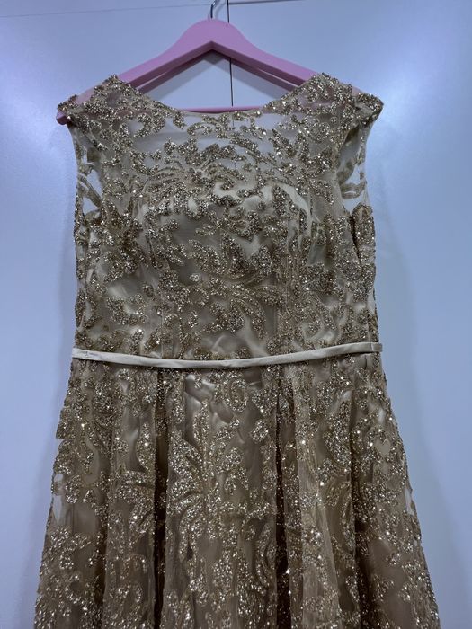 Вечерние платья