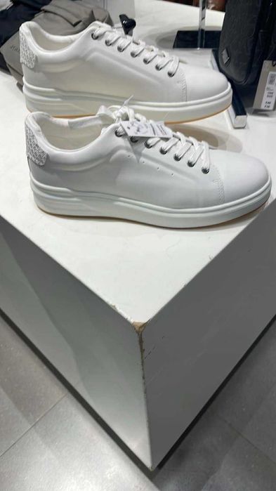 Продавам спортни мъжки обувки уникални RiverIsland