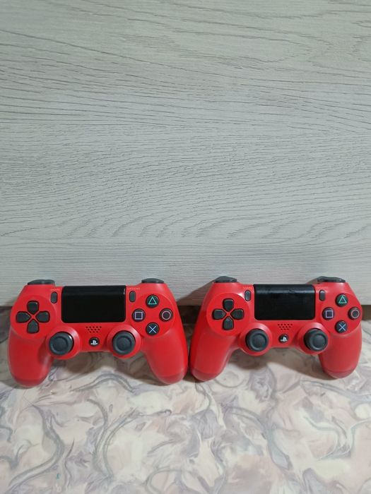 Продам 2 Джойстиков PS4