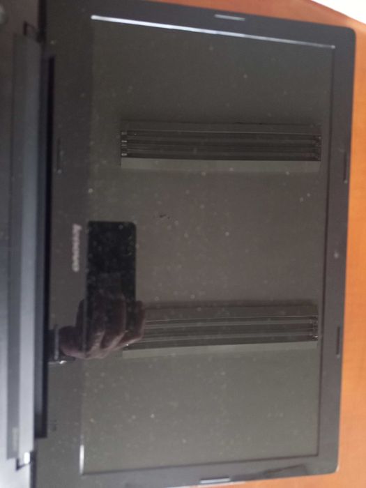 Продавам неработещ лаптоп