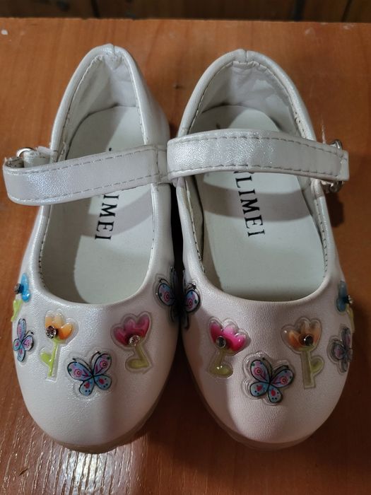 Продам детскую обувь