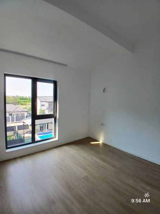 De închiriat | Duplex spatios 3 dormitoare – Cu vedere la piscină