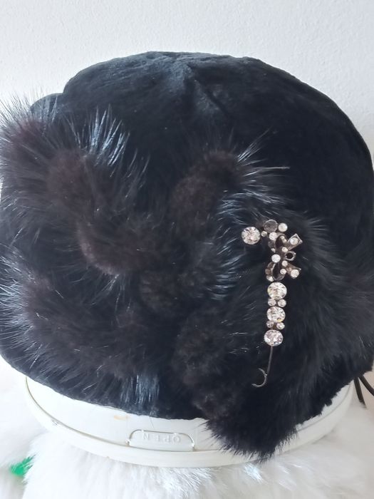 Продам шляпу Норка и шапки.